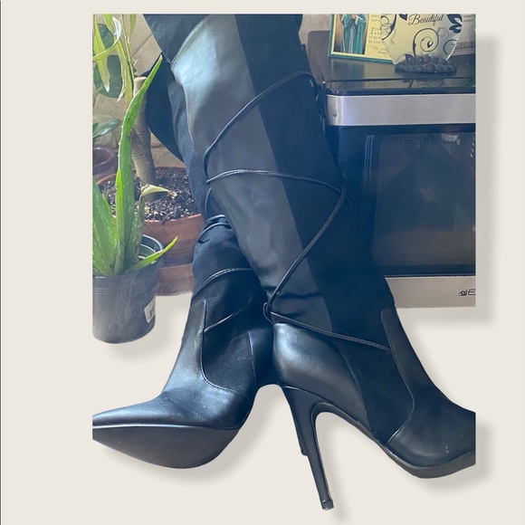 Erika Black High Top Lace Up Boots Side Zip 6M XC - Picture 5 of 6